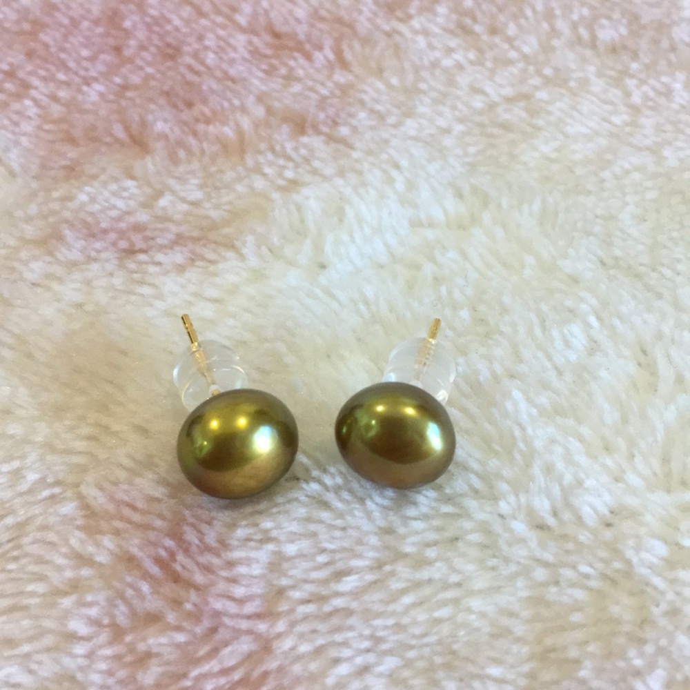 Olive Green Synthetic High Luster Pearl Earrings NWT 9mm